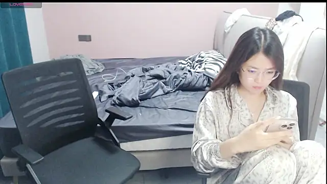 Snapshot of redrose520 chatting on October 7, 12:02 pm redrose520 online show from October 7, 12:02 pm