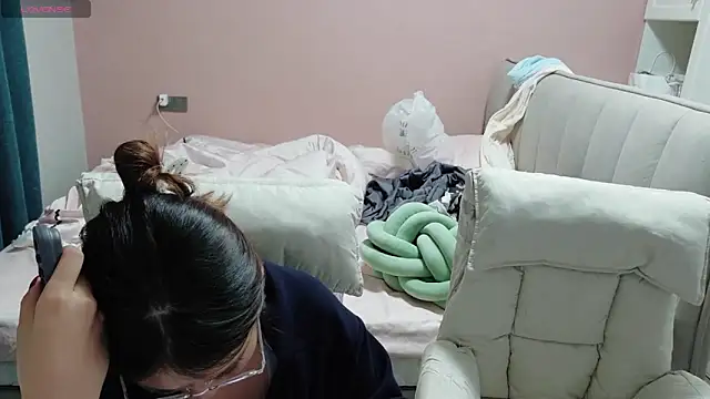 Snapshot of redrose520 chatting on November 1, 9:55 am redrose520 online show from November 1, 9:55 am