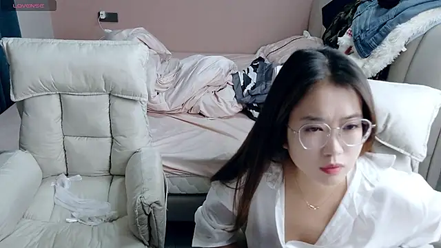 Snapshot of redrose520 chatting on November 2, 11:34 am redrose520 online show from November 2, 11:34 am