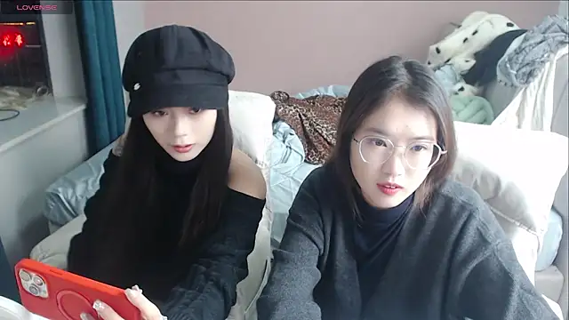 Snapshot of redrose520 chatting on November 9, 12:47 pm redrose520 online show from November 9, 12:47 pm