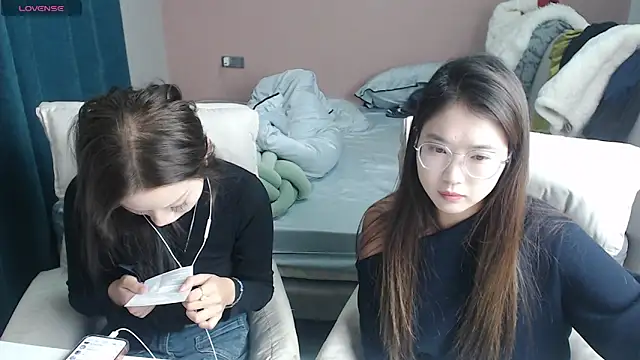 Snapshot of redrose520 chatting on November 23, 11:43 am redrose520 online show from November 23, 11:43 am