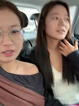 Snapshot of redrose520 chatting on March 5, 7:15 am redrose520 online show from March 5, 7:15 am