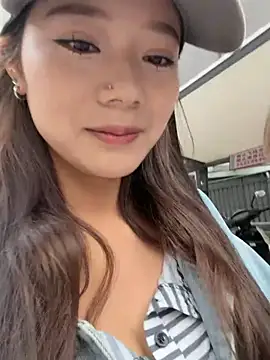 Snapshot of redrose520 chatting on March 6, 9:17 am redrose520 online show from March 6, 9:17 am