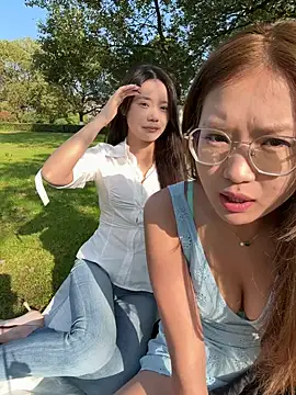 Snapshot of redrose520 chatting on March 10, 8:30 am redrose520 online show from March 10, 8:30 am