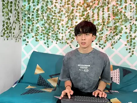 Snapshot of allan_spicy chatting on September 29, 7:40 pm allan spicy online show from September 29, 7:40 pm