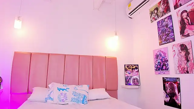 Snapshot of emily__walker chatting on March 2, 4:25 am emily walker online show from March 2, 4:25 am