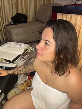 liz and thiago online show from November 2, 3:31 am