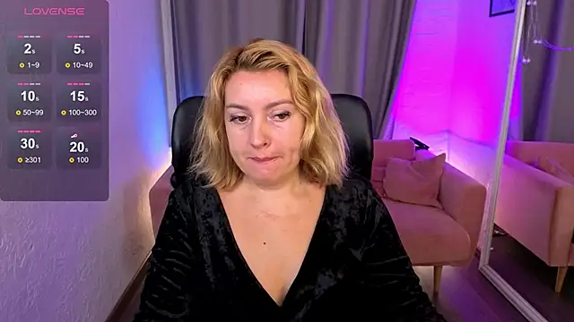 Snapshot of Mia_Bloomie chatting on September 25, 5:55 am Mia Bloomie online show from September 25, 5:55 am