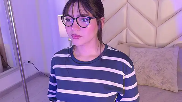 Snapshot of Samantha_Hans chatting on February 24, 9:02 pm Samantha Hans online show from February 24, 9:02 pm