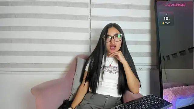 Snapshot of cherry_bunnyx chatting on October 24, 3:47 am cherry bunnyx online show from October 24, 3:47 am