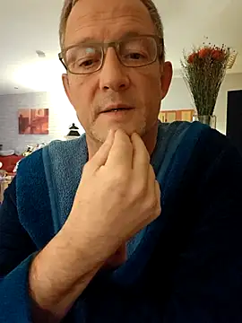 Snapshot of TommyTom76 chatting on January 10, 8:10 pm TommyTom76 online show from January 10, 8:10 pm