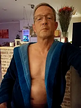 Snapshot of TommyTom76 chatting on February 14, 10:06 pm TommyTom76 online show from February 14, 10:06 pm