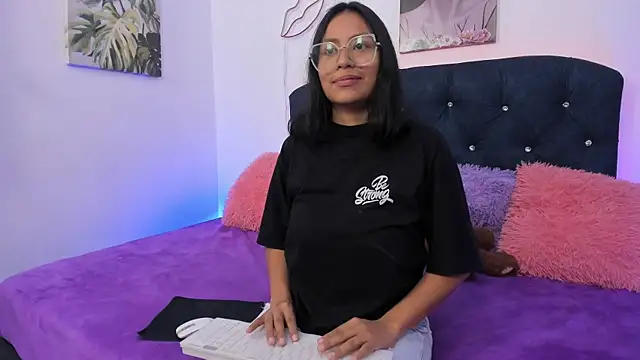 Snapshot of zarelynn chatting on October 4, 2:37 pm zarelynn online show from October 4, 2:37 pm
