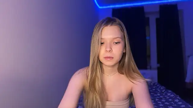 Snapshot of CandysRose chatting on December 22, 8:28 pm CandysRose online show from December 22, 8:28 pm