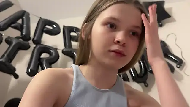 Snapshot of CandysRose chatting on April 1, 10:51 pm CandysRose online show from April 1, 10:51 pm