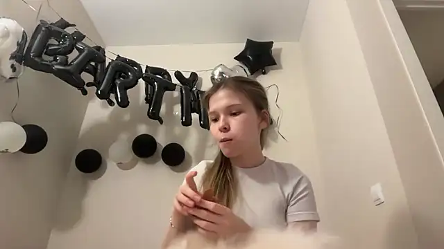 Snapshot of CandysRose chatting on April 9, 9:20 pm CandysRose online show from April 9, 9:20 pm