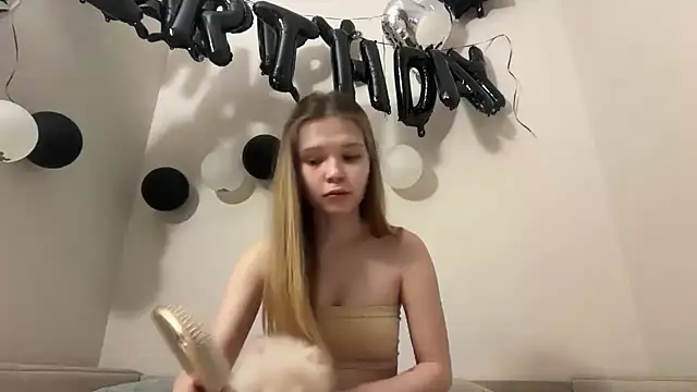 Snapshot of CandysRose chatting on April 10, 9:19 pm CandysRose online show from April 10, 9:19 pm