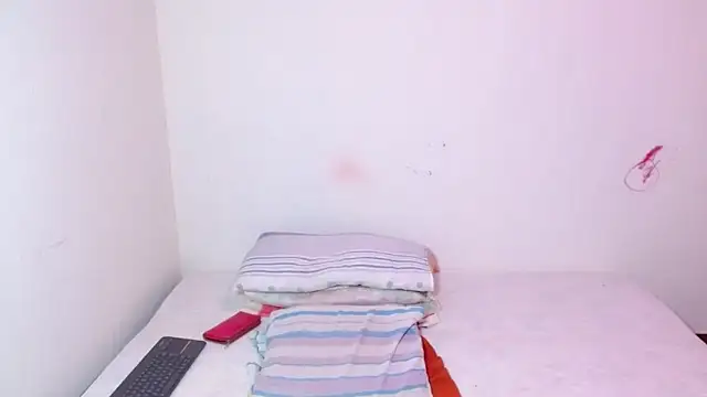 lorenacapelli online show from November 21, 8:07 pm