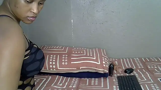 Bellabootie online show from October 31, 2:40 pm