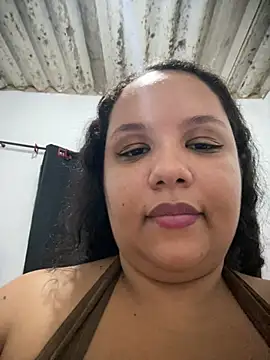 Snapshot of EggedGrowth chatting on February 20, 12:18 am EggedGrowth online show from February 20, 12:18 am