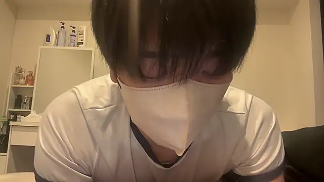 Snapshot of tora3220 chatting on April 1, 12:39 pm tora3220 online show from April 1, 12:39 pm