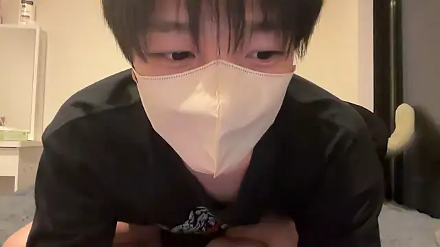 Snapshot of tora3220 chatting on April 12, 1:16 pm tora3220 online show from April 12, 1:16 pm