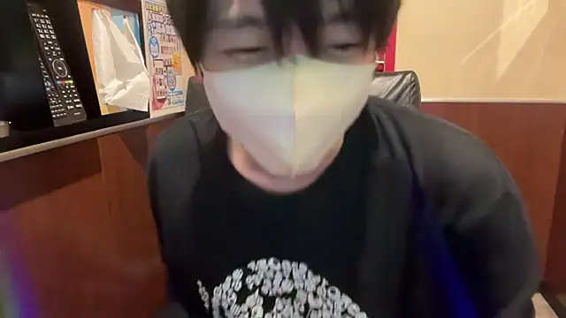 Snapshot of tora3220 chatting on April 30, 1:17 pm tora3220 online show from April 30, 1:17 pm
