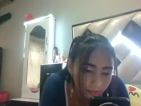 NileveSantanna online show from September 30, 8:58 pm