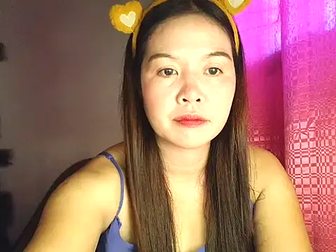 Snapshot of dolly_jane34 chatting on April 10, 3:23 am dolly jane34 online show from April 10, 3:23 am