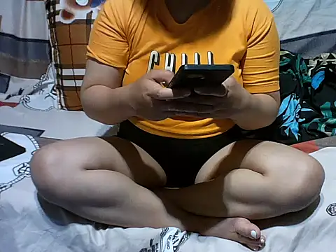 Snapshot of Ella_marie14 chatting on January 9, 2:09 pm Ella marie14 online show from January 9, 2:09 pm