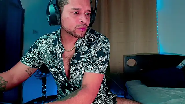 LucasGaeel online show from November 6, 11:15 pm