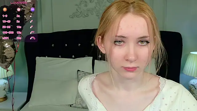 Snapshot of LiraKink chatting on February 9, 4:38 am LiraKink online show from February 9, 4:38 am