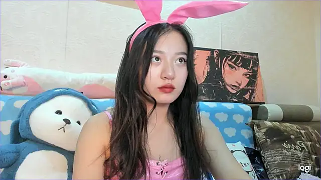 moonglow  online show from October 13, 3:45 pm
