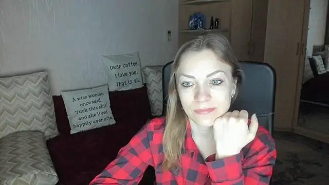 Snapshot of Tiffany_Bates chatting on January 15, 3:00 am Tiffany Bates online show from January 15, 3:00 am