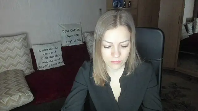 Snapshot of Tiffany_Bates chatting on February 4, 3:23 am Tiffany Bates online show from February 4, 3:23 am