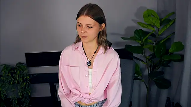 Snapshot of JeanieHelget chatting on September 25, 6:22 pm JeanieHelget online show from September 25, 6:22 pm