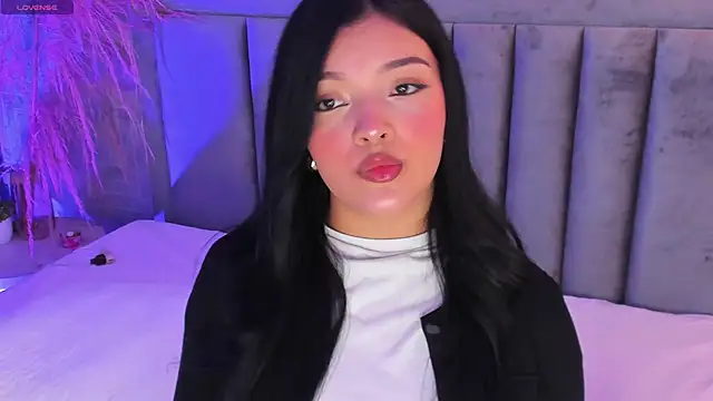 EmmaBlossom online show from October 3, 7:33 pm