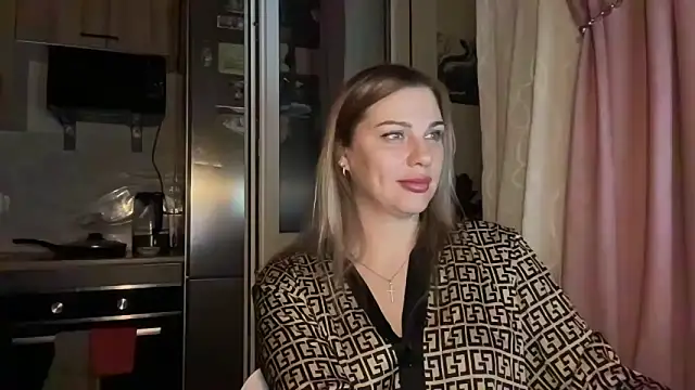 Snapshot of Moniraya chatting on April 3, 7:23 pm Moniraya online show from April 3, 7:23 pm