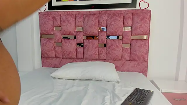 Snapshot of abella_lov chatting on October 16, 12:17 pm abella lov online show from October 16, 12:17 pm
