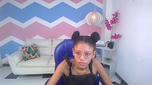 adisson petite1 online show from October 6, 12:24 pm