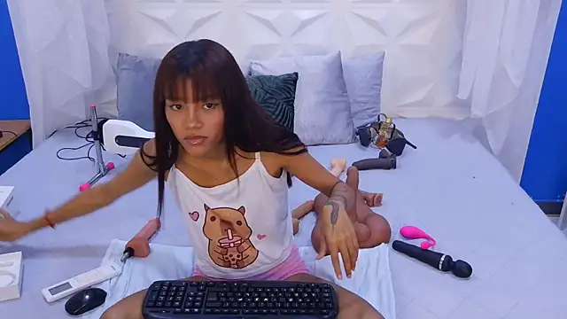 adisson petite1 online show from March 31, 10:32 pm