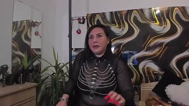 Snapshot of MissAidaDevine chatting on October 2, 7:43 pm MissAidaDevine online show from October 2, 7:43 pm