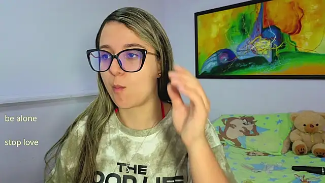 Snapshot of katiaa_lovv chatting on April 4, 12:13 pm katiaa lovv online show from April 4, 12:13 pm