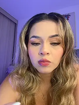 Snapshot of itsdanividarte chatting on March 15, 1:44 am itsdanividarte online show from March 15, 1:44 am