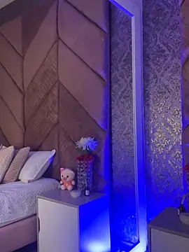 Snapshot of ChloeRosses chatting on February 10, 10:41 am ChloeRosses online show from February 10, 10:41 am