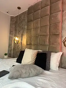 ChloeRosses online show from April 6, 2:20 am