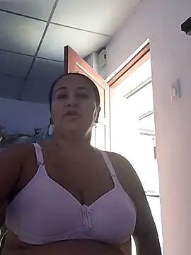 Snapshot of MEYBELLATINA chatting on May 14, 9:54 pm MEYBELLATINA online show from May 14, 9:54 pm