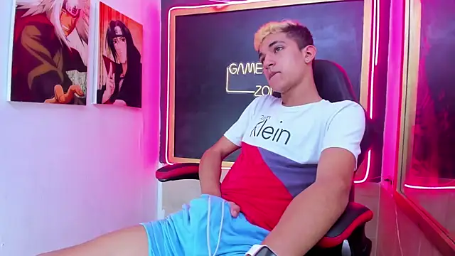 Snapshot of Stiben_boy chatting on September 25, 7:50 pm Stiben boy online show from September 25, 7:50 pm