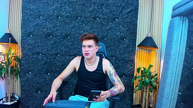 Snapshot of Shadowhunters_ chatting on September 25, 6:28 am Shadowhunters online show from September 25, 6:28 am