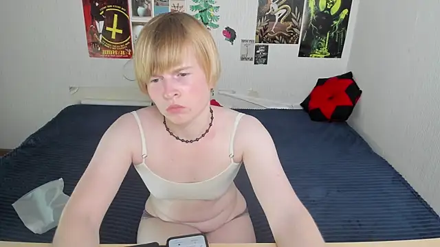 Cattie w  online show from June 17, 1:19 am